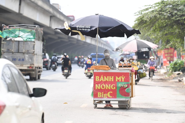 CẬP NHẬT: Hà Nội vẫn kẹt cứng xe tại nhiều tuyến đường trong ngày đầu tiên của kỳ nghỉ lễ - Ảnh 22.