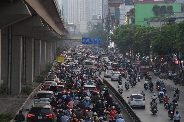 The last working day before the holiday, customers cried to God because the car book was tired and no driver took the trip - Catching a bus and waiting for hours, the price increased 2-3 times on weekdays - Photo 5.