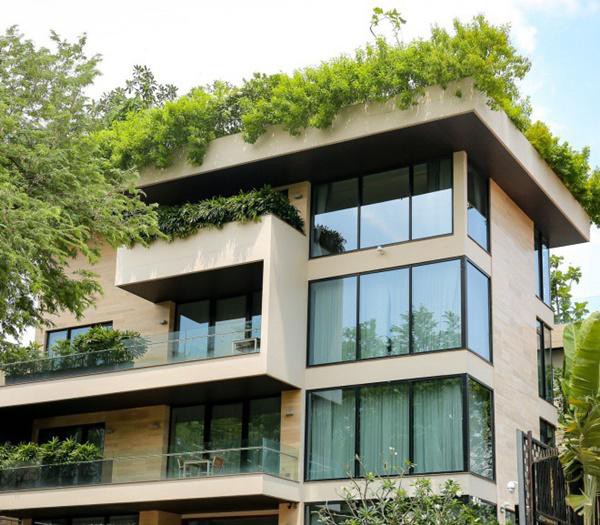 Hoa hậu Đặng Thu Thảo vi&ecirc;n m&atilde;n trong căn biệt thự bạc tỉ - Ảnh 1.