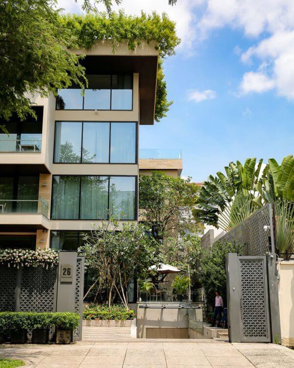 Hoa hậu Đặng Thu Thảo vi&ecirc;n m&atilde;n trong căn biệt thự bạc tỉ - Ảnh 3.