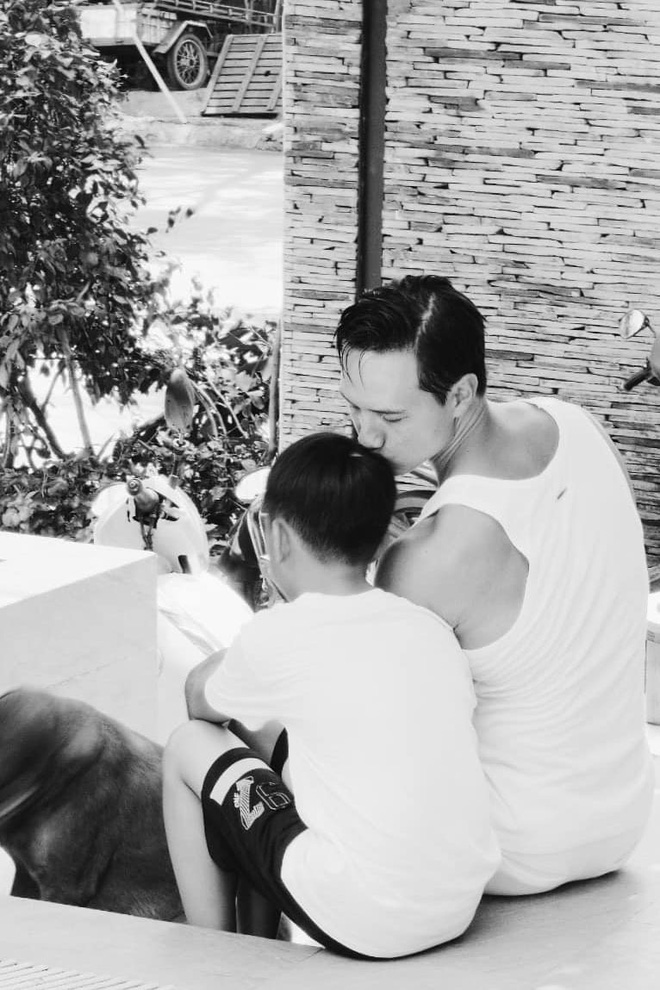  Cuộc sống nhóc tỳ Vbiz là cậu cả hào môn: Học phí gần cả tỷ đồng, ở biệt thự khủng và mối quan hệ đặc biệt với mẹ kế - cha dượng! - Ảnh 22.