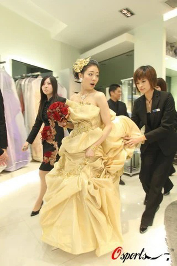 Cả chi phí đám cưới Son Ye Jin không bằng 1 góc váy cưới của Angela Baby, ai dè cả 2 đều chỉ bằng số lẻ đầm của mỹ nhân này - Ảnh 5.