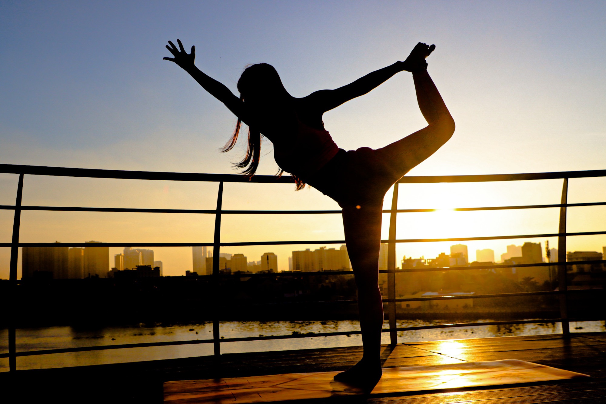 Học yoga để giảm cân, nữ sinh Ngoại thương trở thành HLV có bằng quốc tế - Ảnh 1.