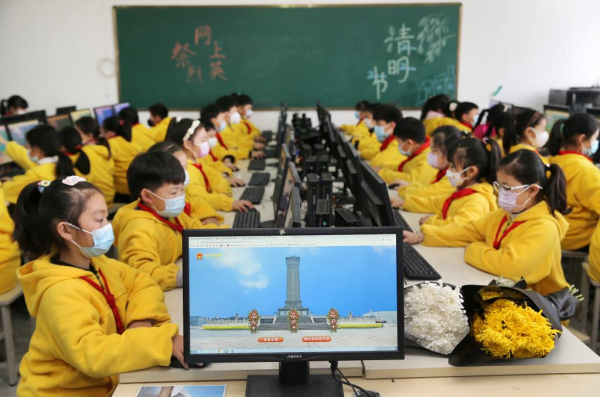 Người dân Trung Quốc chuộng tảo mộ online vì COVID-19 - Ảnh 1.