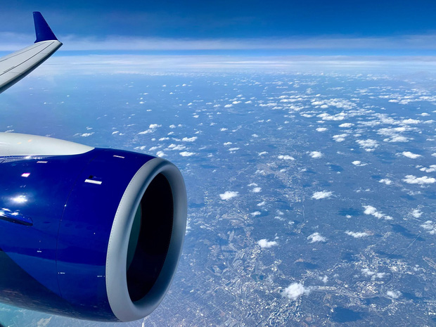 Tại sao máy bay thương mại thường phải bay cao hơn 10.000m trên bầu trời? Câu trả lời không phải ai cũng biết - Ảnh 2.