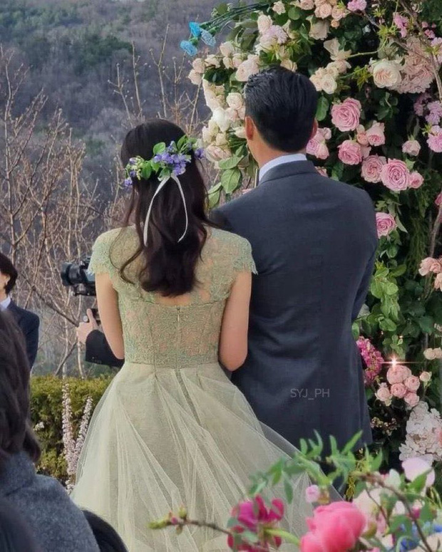 Hé lộ ảnh chụp chung cực nét đầu tiên của Hyun Bin và Son Ye Jin trong siêu đám cưới, nhưng sao nhìn khổ thân anh chị quá! - Ảnh 2.