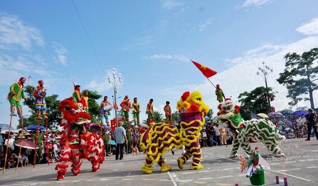   Nam Dinh stilts - Photo 2.