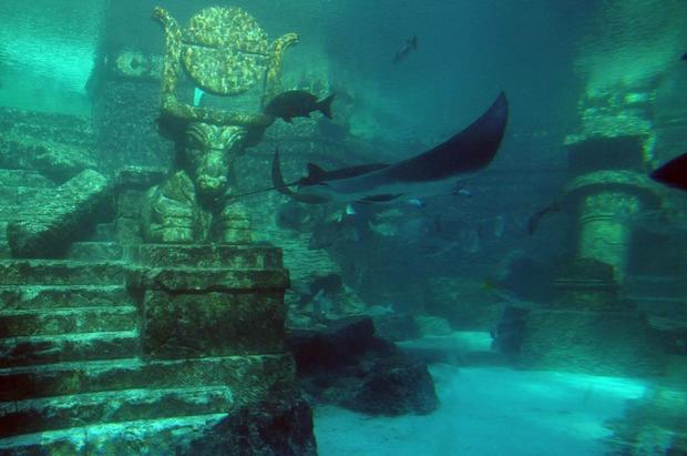 Khám phá Atlantis Phương Đông: Thành phố cổ nằm sâu dưới lòng hồ, có niên đại 1300 năm và kiến trúc kì vĩ khiến nhiều người phải nổi da gà - Ảnh 2.