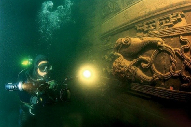 Khám phá Atlantis Phương Đông: Thành phố cổ nằm sâu dưới lòng hồ, có niên đại 1300 năm và kiến trúc kì vĩ khiến nhiều người phải nổi da gà - Ảnh 6.