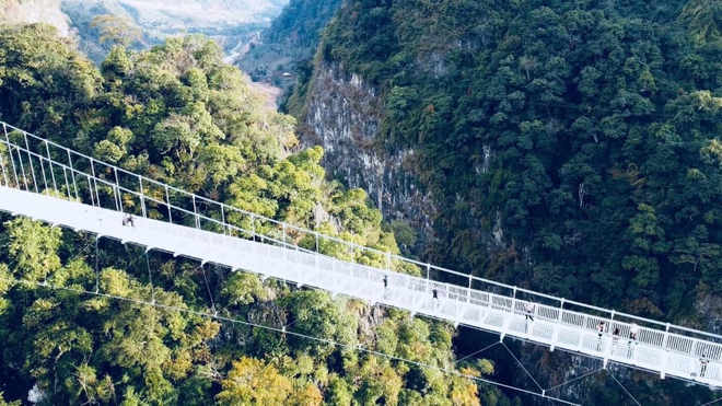 Dân mạng tranh cãi về giá vé của cầu kính Bạch Long: Kẻ chê đắt, người chỉ ra lý do chứng minh cái gì cũng có giá của nó - Ảnh 2.