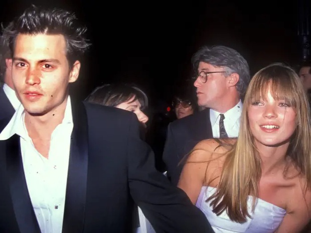 Amber Heard tung chiêu mới: Tố Johnny Depp đẩy 1 siêu mẫu quyền lực ngã xuống cầu thang khi hẹn hò, tất cả để phụ họa lời khai - Ảnh 4.