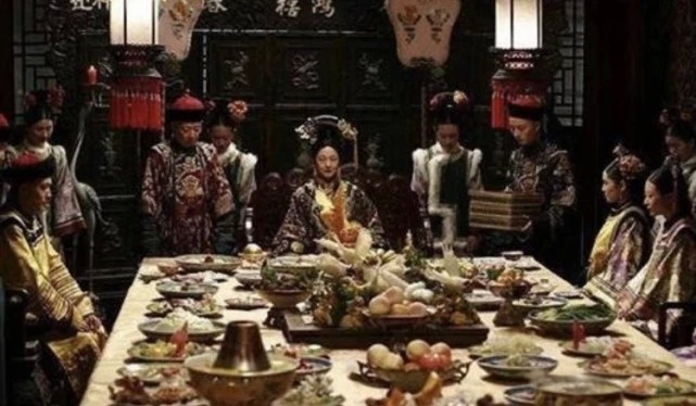 Was the meal of the Emperor of the Qing Dynasty horribly lavish like in the movies?  History books record the truth that makes posterity stunned - Photo 6.