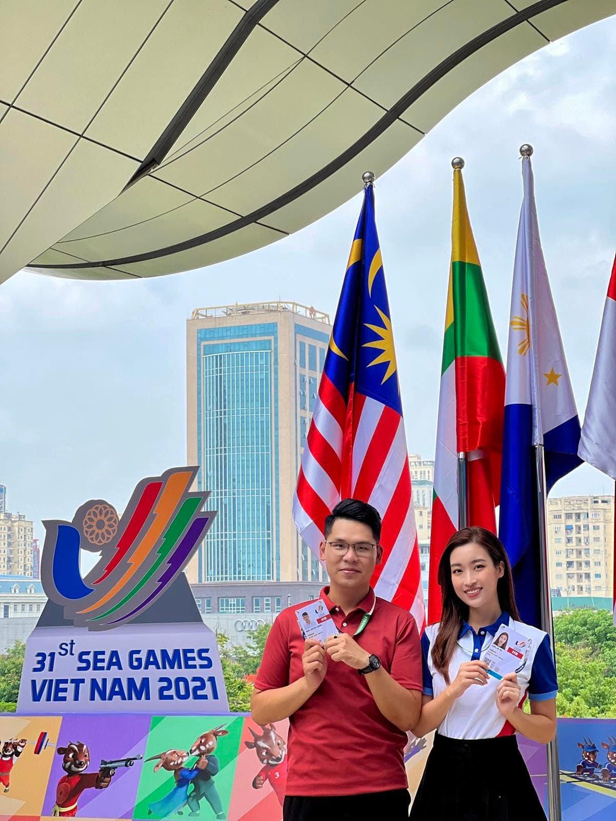 Hoa hậu Đỗ Mỹ Linh chia sẻ cảm xúc, áp lực khi dẫn trực tiếp bản tin về SEA Games 31 - Ảnh 4.