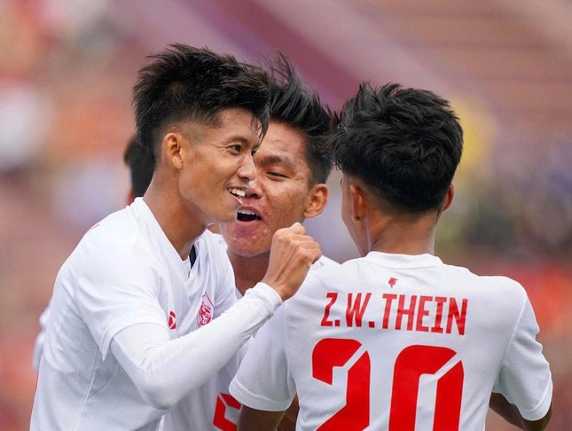 Quật ngã U23 Philippines, HLV U23 Myanmar phát biểu bất ngờ về U23 Việt Nam - Ảnh 1.