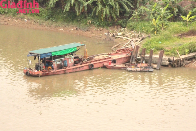 Unlucky and difficult circumstances, the family of a young man in Hai Duong jumps from the Chanh bridge at midnight - Photo 9.