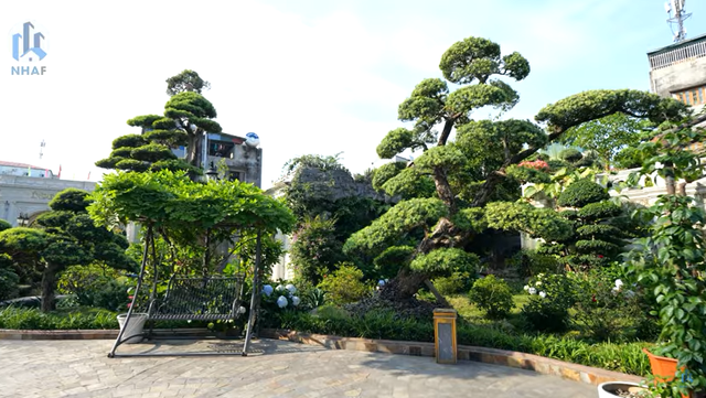 Choáng ngợp: Đẳng cấp biệt thự hơn 500 tỷ đồng, khuôn viên 4000m2 dẫn lối bởi hàng cây tùng hơn 800 năm tuổi tại Quảng Ninh, nội thất xa hoa như cung điện - Ảnh 1.