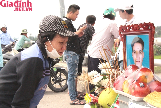 The difficult situation, the family of a young man in Hai Duong jumps from the Chanh bridge at midnight - Photo 4.