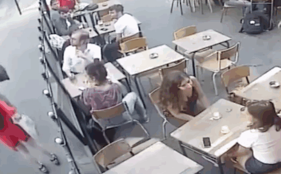 Clip: Cô gái bị người đàn ông quấy rối rồi hành hung giữa phố