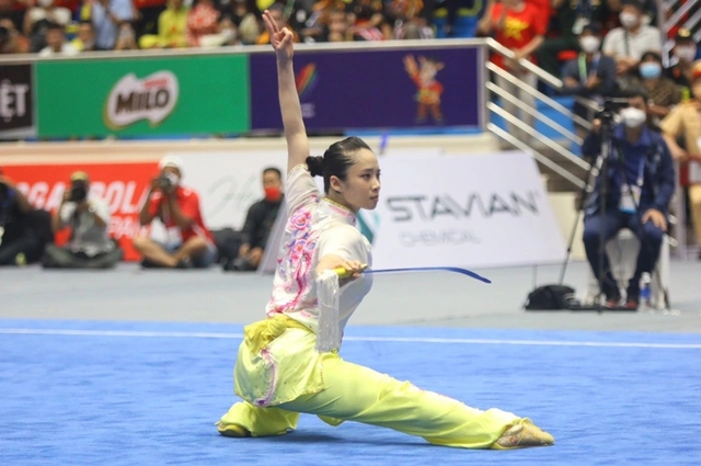 Nhan sắc xinh đẹp của nữ hoàng Wushu người vừa giành được tấm HCV SEA Games 31 - Ảnh 1.