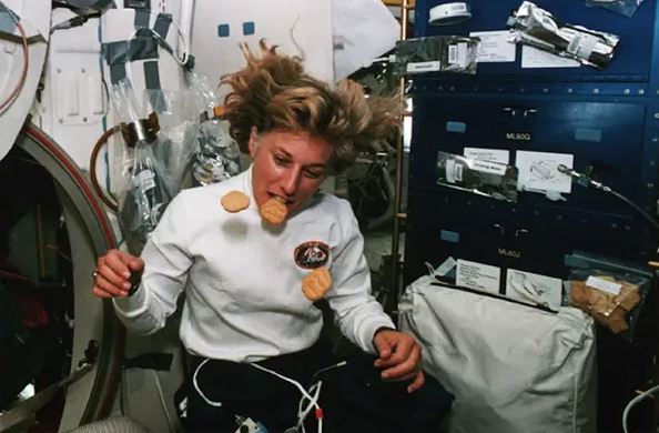 Lương khô và thức ăn của các phi hành gia NASA đã được cải tiến thế nào từ năm 1960 đến nay? - Ảnh 15.