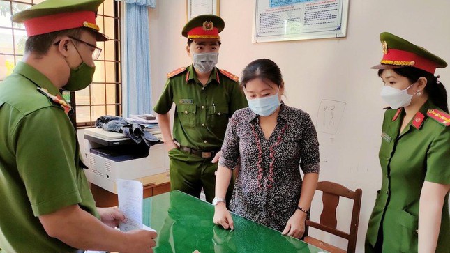 Former Head of Department of Labour, Invalids and Social Affairs of Ho Chi Minh City.  Tra Vinh was arrested for embezzlement - Photo 1.