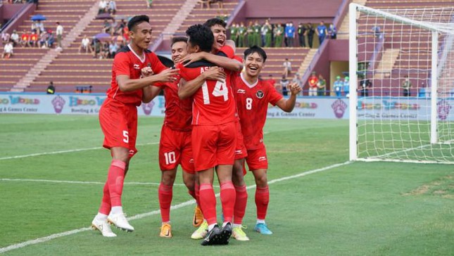 Báo Indonesia bất ngờ vì đội nhà được CĐV Việt Nam cổ vũ - Ảnh 1.