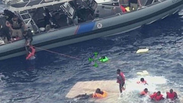 Overturned migrant boat near Puerto Rico, at least 11 people died, 38 people were saved - Photo 1.