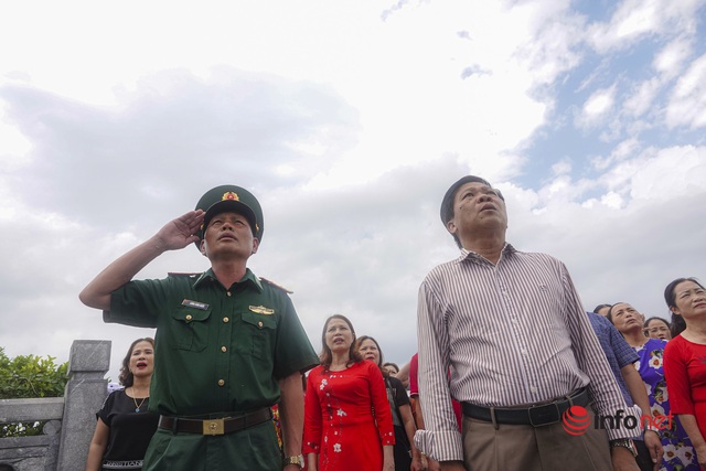 Du lịch Hà Giang chuyển mình, du khách đắm chìm trước cảnh đẹp mê hồn của vùng cao nguyên đá - Ảnh 6.