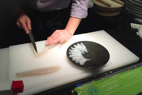 Risking your life to try the million-dollar puffer fish sashimi specialty in Japan - Photo 5.