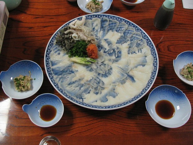 Risking your life to try the million-dollar puffer fish sashimi specialty in Japan - Photo 7.