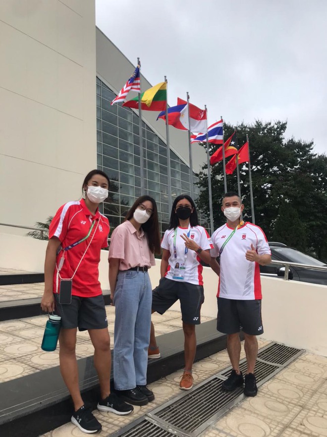 A day following a Vietnamese male student as an interpreter for the Singapore sports team at the 31st SEA Games - Photo 3.