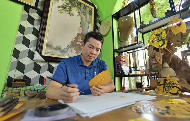   Meet people who don't let the leaves fall... to the roots, creating a unique profession in Ninh Binh - Photo 1.