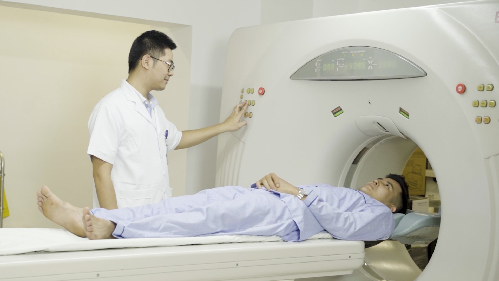 Bác sĩ mách cách phát hiện sớm bệnh ung thư, khuyến cáo cách giảm tới 50% nguy cơ mắc bệnh - Ảnh 1. Bác sĩ mách cách phát hiện sớm bệnh ung thư, khuyến cáo cách giảm tới 50% nguy cơ mắc bệnh - Ảnh 1.