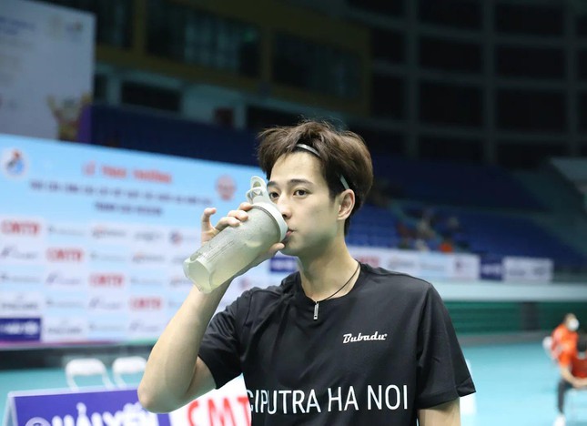The badminton prince of SEA Games 31: 1m83 tall, Suni Ha Linh's crush, handsome and smiling - Photo 1.