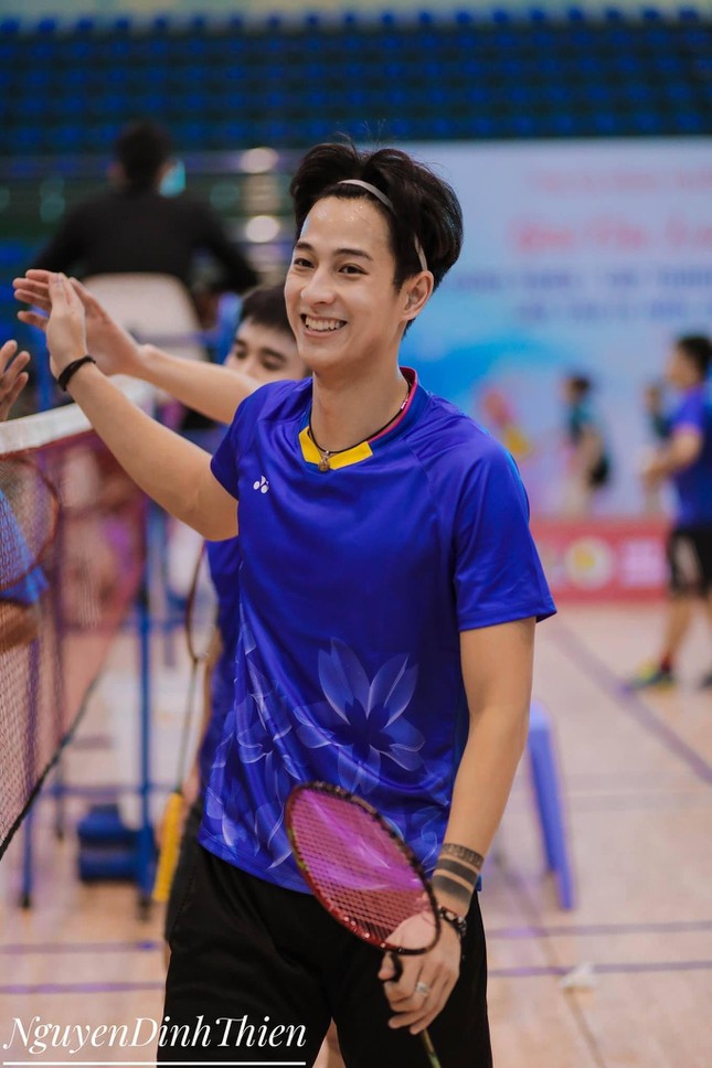 The badminton prince of SEA Games 31: 1m83 tall, Suni Ha Linh's crush, handsome and smiling - Photo 10.