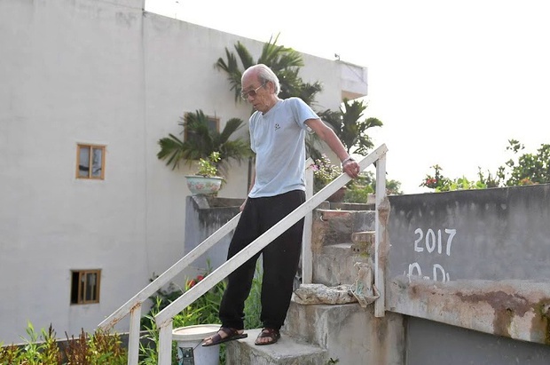 Cụ ông 87 tuổi chịu chơi mang cả cái ao đặt trên mái nhà rồi trồng rau nuôi cá: Nhiều người nói tôi liều lĩnh - Ảnh 10.