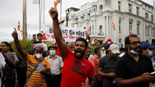 Thủ tướng Sri Lanka nói cả nước chỉ còn xăng dầu dùng trong 1 ngày - Ảnh 1.
