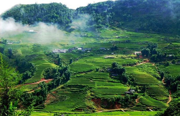 Tây Bắc mùa này đẹp sững sờ: Nơi có đỉnh đèo được ví tuyệt tác của thiên nhiên, nơi có thác Dải Yếm vắt lưng chừng trời như suối tóc tiên nữ mà chi phí siêu rẻ! - Ảnh 2.