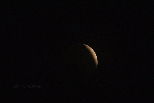 The first super lunar eclipse of the year: People are eager to watch Hang show off her beauty from all over the world - Photo 17.