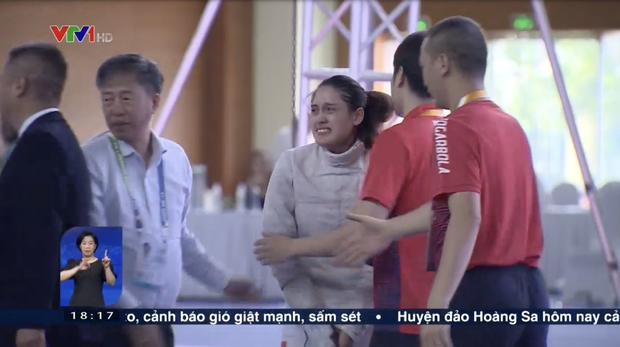 The moment the athlete lay down and cried after the victory: It took 7 years for Vietnam to have the gold medal for women's sword and slash, only 8 months to practice hard before going to the ring - Photo 3.