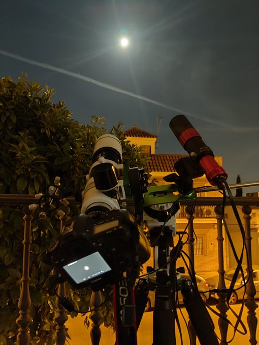 The first super lunar eclipse of the year: People are eager to watch Hang show off her beauty from all over the world - Photo 5.