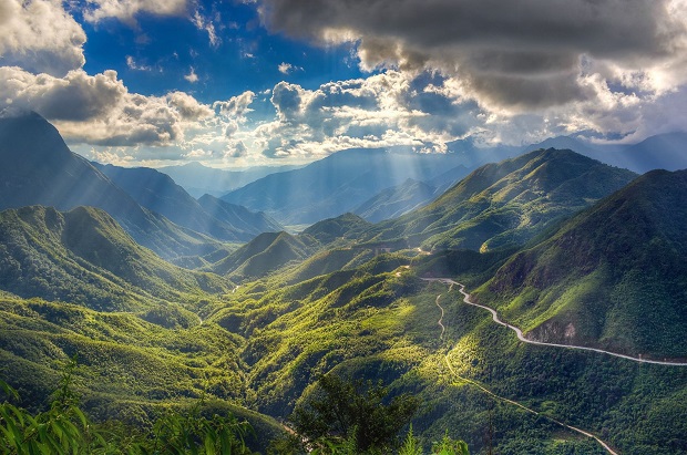 The Northwest this season is stunningly beautiful: The place with the top of the pass is considered a masterpiece of nature, where there is Dai Yem waterfall halfway across the sky like a fairy hair stream but the cost is super cheap!  - Photo 6.