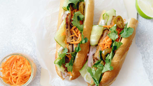 Món ăn Việt từng được ví như bản giao hưởng lọt top bánh kẹp ngon nhất thế giới của CNN - Ảnh 1.