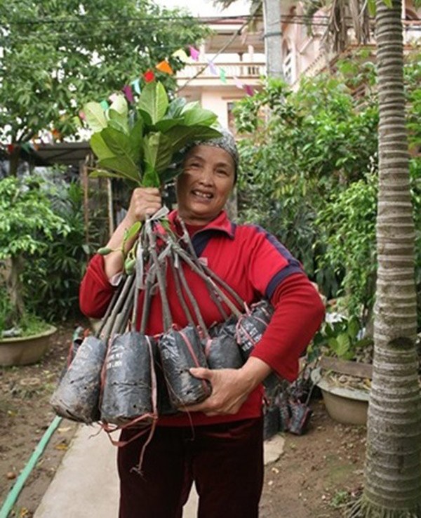 Nữ đại gia Việt chỉ thích đi chân đất, mặc quần áo cũ và chuyên làm từ thiện - Ảnh 2.