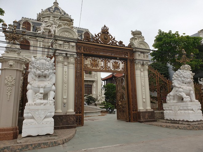 Đại gia Việt sở hữu tòa lâu đài 50 tỷ, tặng con dâu 100 cây vàng khiến CĐM choáng váng - Ảnh 3.