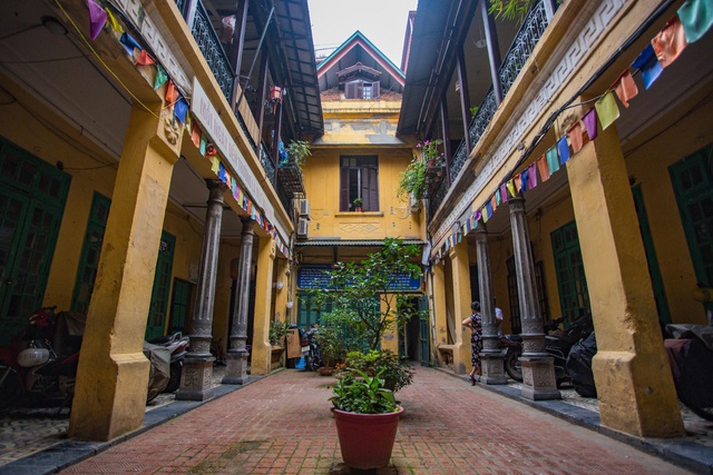Inside the 800 m2 villa at 44 Hang Be Street and the wedding memory of the daughter of the richest man in Hanoi's Old Quarter for a while - Photo 6.
