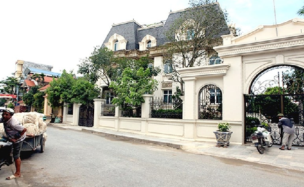 The giant village in the rice countryside of Thai Binh: Luxury villas spread throughout the village, with hundreds of stunned billionaires - Photo 1.