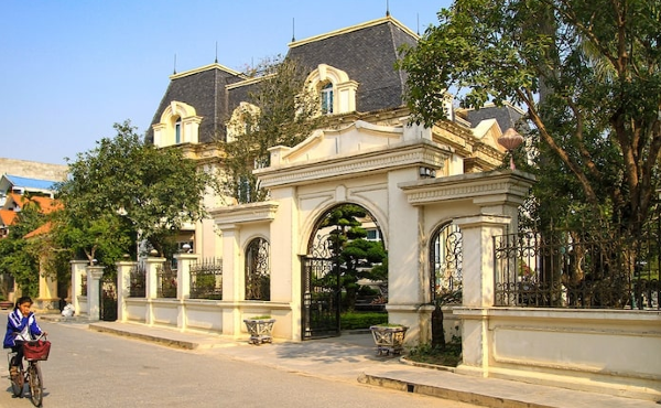 The village of giants in the rice countryside of Thai Binh: Luxury villas spread throughout the village, with hundreds of stunned billionaires - Photo 2.