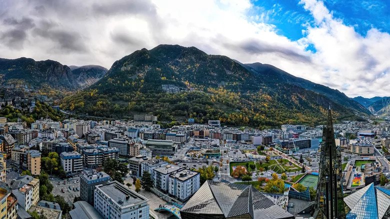 Điểm danh c&aacute;c quốc gia tr&ecirc;n thế giới kh&ocirc;ng hề c&oacute; qu&acirc;n đội: Họ bảo vệ an ninh như thế n&agrave;o? - Ảnh 1.