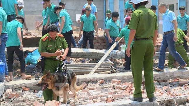   Wall collapse case 7 people died in Vinh Long: imprisonment for 4/7 defendants - Photo 1.